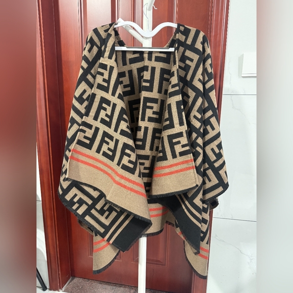 Fendi Oversized Reversible Cape - Picture 2 of 10